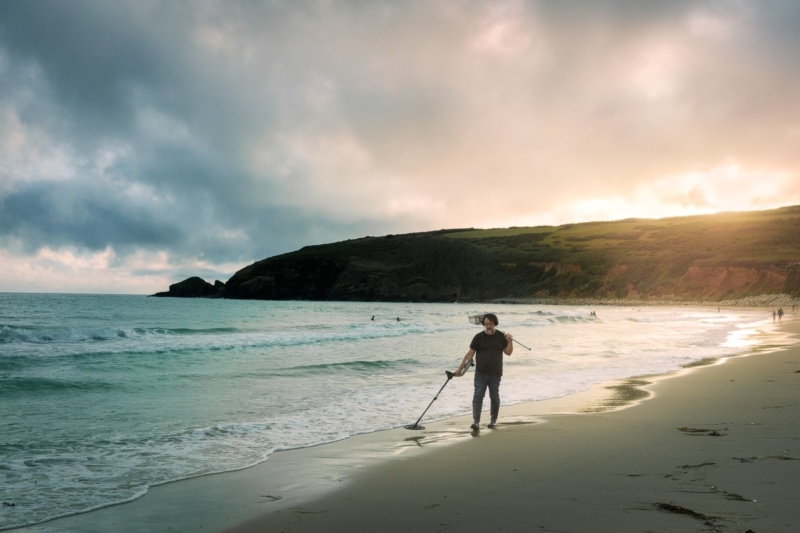Seeking-in-the-surf-1