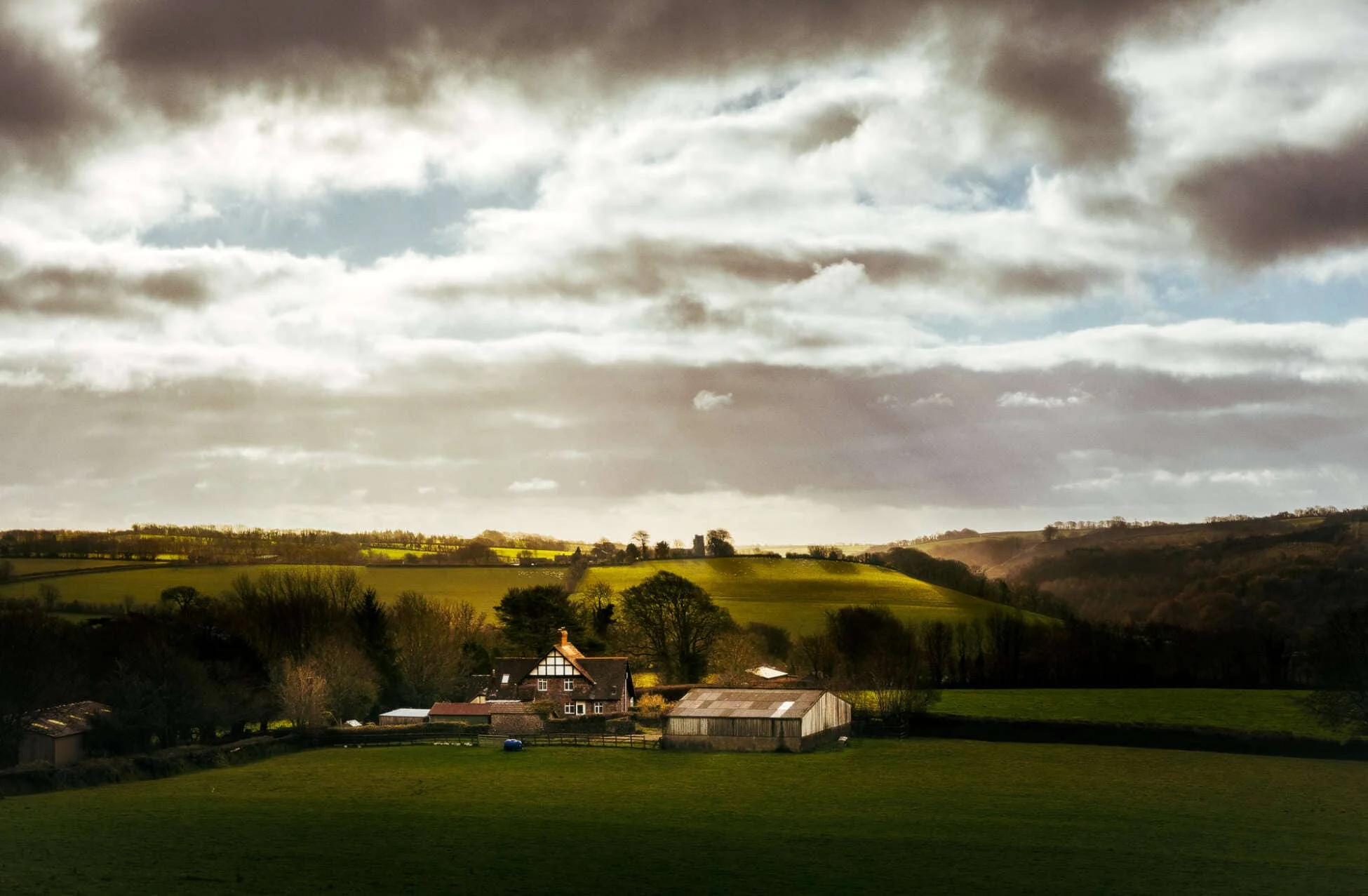 Winter-light-breaks-over-devon-valley