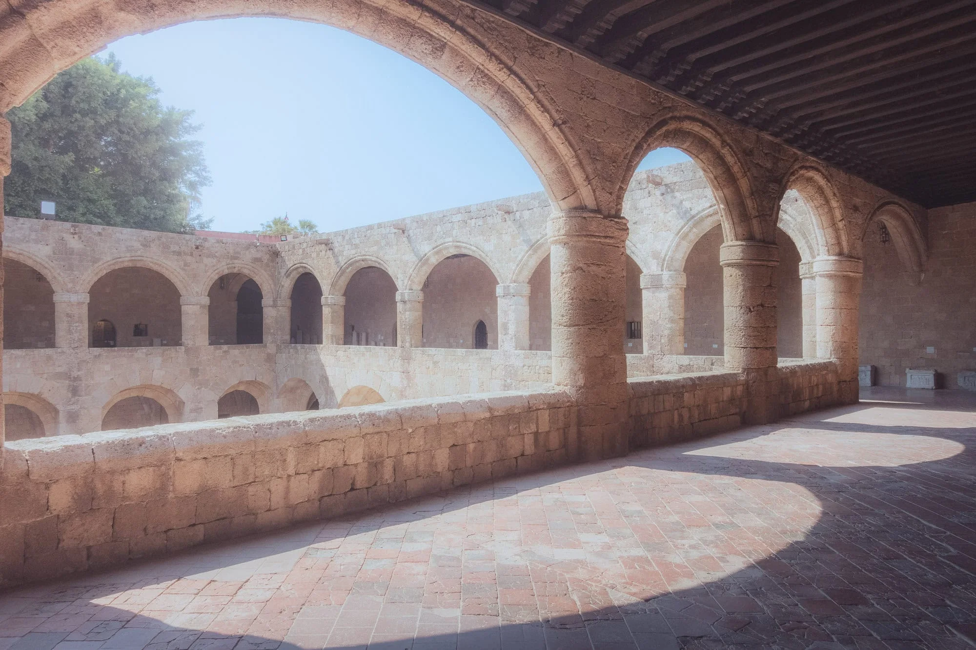 2000px Morning Arches Hospital of the Knights